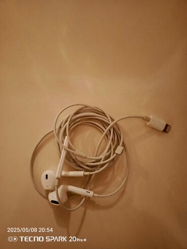 apple magsafe: Yeni Simli Qulaqcıqlar, Apple