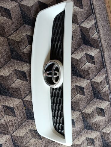 Решетки радиатора: Решетка радиатора Toyota 2005 г., Оригинал