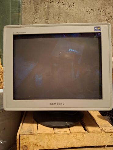 samsung netbook: Samsung SyncMaster 793DF S CRT monitor + masaüstü kompüter korpusu
