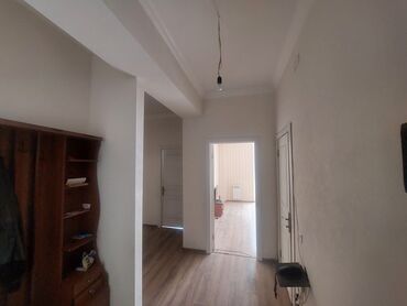 квартира студия: 3 комнаты, 70 м²