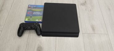 купить плейстейшен 4 в бишкеке: Продаю игровую приставку Playstation 4 Slim, в комплекте, 1 игра
