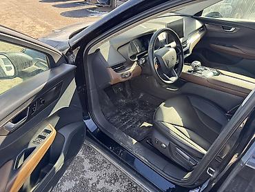 Другие автомобили: Hongqi E-QM5 Hongqi E-QM5 — китайский электрический седан E-класса — 4