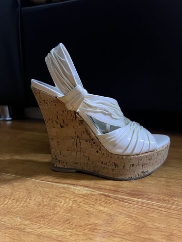 Женская обувь: Легкие LORIBLU (Италия)
 35 р ( на 36 подойдут)
Как Новые