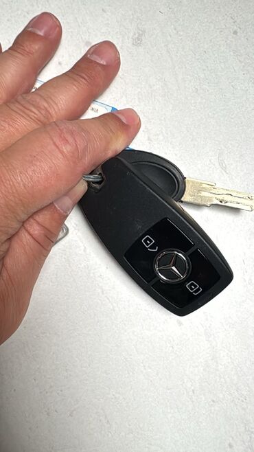 потеряли ключи: Утерян Ключ от автомобиля Mercedes-Benz с кнопками управления. На