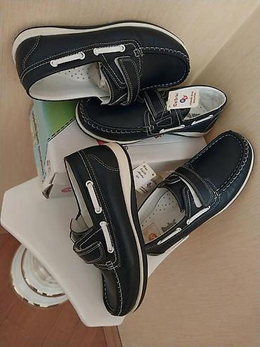 ağ mokasinlər: Uşaq ayaqqabısı – klassik “boat shoes” üslubu - Rəng: tünd göy (navy) — 1