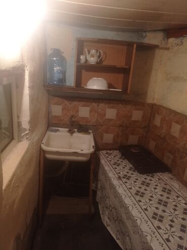 Otaqların uzunmüddətli kirayəsi: Kirayə üçün sadə, mebellə təmin olunmuş otaq - Otaq: xalçalı döşəmə -da lalafo.az — 12 Otaqların uzunmüddətli kirayəsi: Kirayə üçün sadə, mebellə təmin olunmuş otaq - Otaq: xalçalı döşəmə — 12