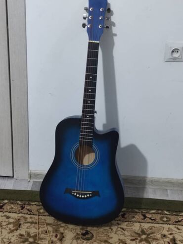 продаю гитара: Акустическая гитара с вырезом (cutaway), цвет — синий градиент