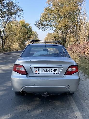 джипы 200000 сом: Автомобиль седан, серебристый цвет. Основные особенности: - Кузов — 3