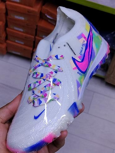 Спорт жана хобби: Футбольные бутсы/кроссовки Nike (модель с мультцветными акцентами) - — 1