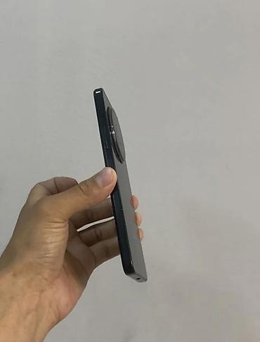 internet device: Смартфон Redmi (черный) - Экран: безрамочный дисплей с каплевидным — 4