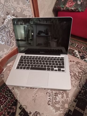 Apple MacBook: Apple MacBook, 13.3 ", Intel Core i5, < 128 GB