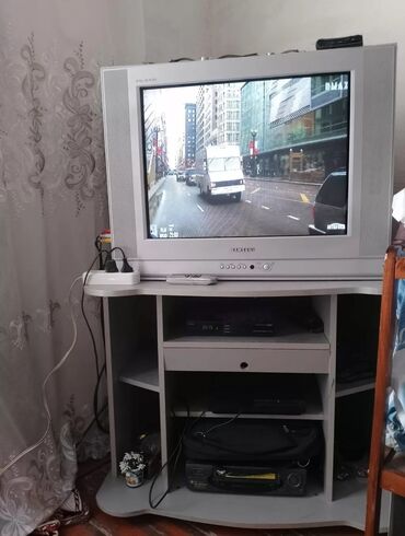 TV antenlər: Televizor, Altdığı,Krosnu aparatı satılır bahalı televizordur