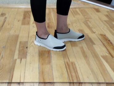 Women's Sneakers and athletic shoes: Qadın idman ayaqqabıları – hamısı yenidir. 36-37- 39 olculerdir. her — 7