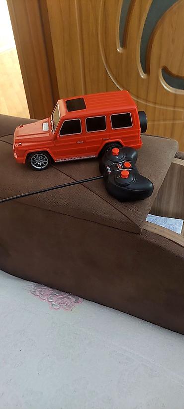 mini mercedes: Uzaqdan idarə olunan oyuncaq maşın – qırmızı SUV modeli - Korpus — 1