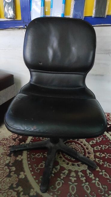 офисные стул: Комплект офисной мебели, Кресло, цвет - Черный, Б/у