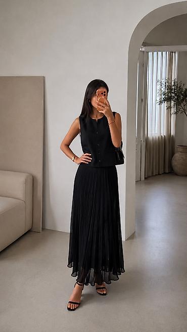 ipekyol: Ipekyol qara dəst - Model: qolsuz düyməli top + plisəli uzun ətək - — 2