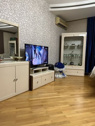 Qonaq otağı dəstləri: Qonaq otağı üçün mebel dəsti Tərkibi: - Geniş güzgülü bufet: 4 — 1