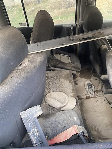 Другие детали кузова: Разбор на запчасти — микроавтобус (белый) Предлагаются комплектующие — 4