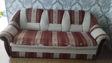 комплекты столов и стульев для гостинной: Прямой диван, Б/у, Трёхместный и более