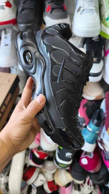 Patike: NIke air max tn patike

Novo
Brojevi 36 do 46

fb Moja Kupovina 1 — 12
