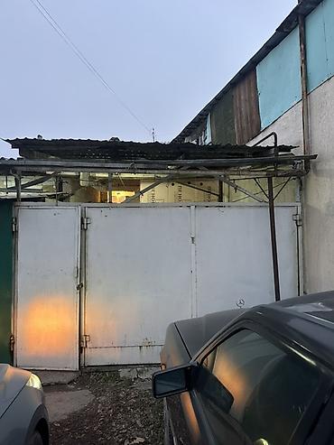 Продажа помещений свободного назначения: Продается барачный дом в центре города! Адрес: Тоголок молдо 52. Дом — 9
