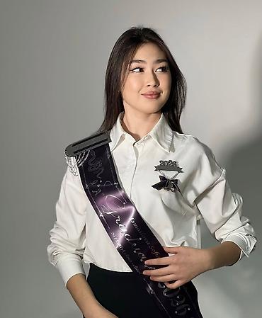 Декоративные ленты и банты: Праздничные атрибуты для выпускников и школьных мероприятий. - — 4