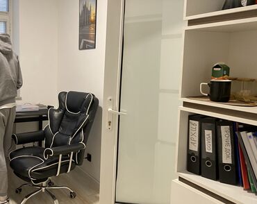 Офисы: Продаю Офис 43 м², С ремонтом, Без мебели, Многоэтажное здание, 1 этаж — 6