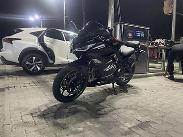 kawasaki ninja: Kawasaki Ninja, черный спортивный мотоцикл с фирменными белыми — 1