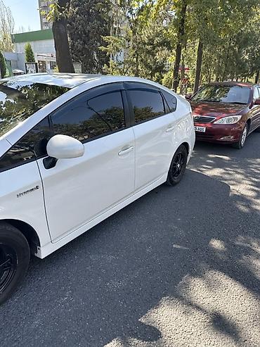 tayota progres: Toyota Prius: 2012 г., 1.8 л, Гибрид, Хэтчбэк — 2