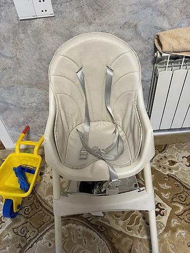Yemək masaları, oturacaqları: Uşaq yemək stulu - Rəng: ağ/krem - Material: plastik konstruksiya — 1