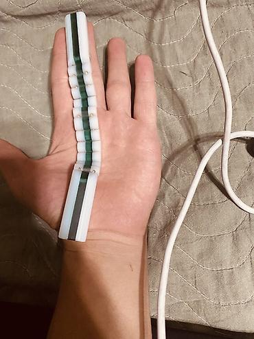 mini massage stick: Гибкий ручной массажёр-растяжка для кистей и предплечий Описание: - — 7