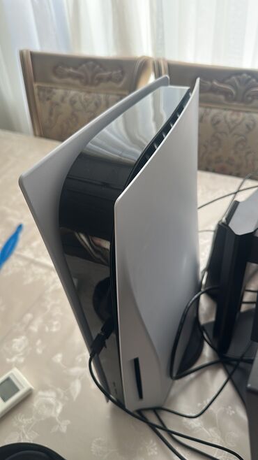 PS5 (Sony PlayStation 5): Qiymetin yuksek olma sebebi, ps5 + 2 eded pult + ps5 3d pulse nauşnik