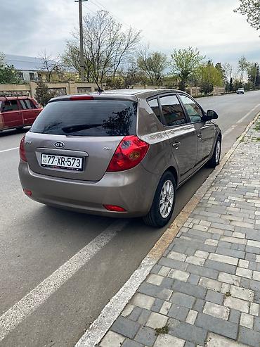 Kia: Kia cee’d hatchback Xüsusiyyətlər: - Kuzov: 5 qapılı hatchback - — 3