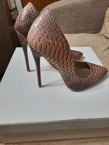 Salonke: Salonke, Opposite, 36 — 12