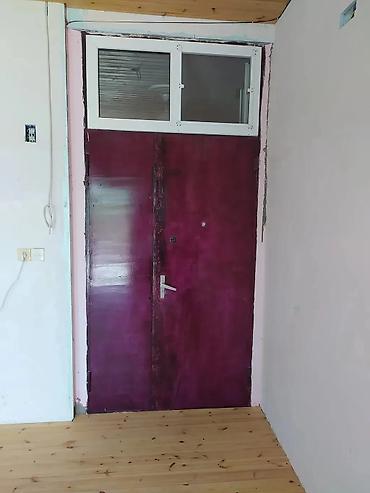 sef qapilari demir: Dəmir giriş qapısı və üst transom pəncərə dəstəsi. - Material: möhkəm — 2