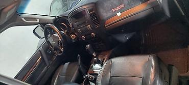 Mitsubishi: Mitsubishi Pajero (4-cü nəsil) tam ölçülü off-road SUV. Qaraj — 9