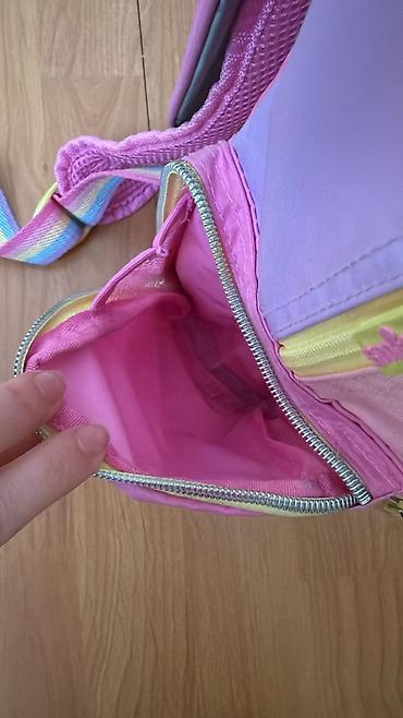 smiggle: Məktəbli sumkası.çox az istifadə olunub. Təzə kimidir.İngiltərədən — 5