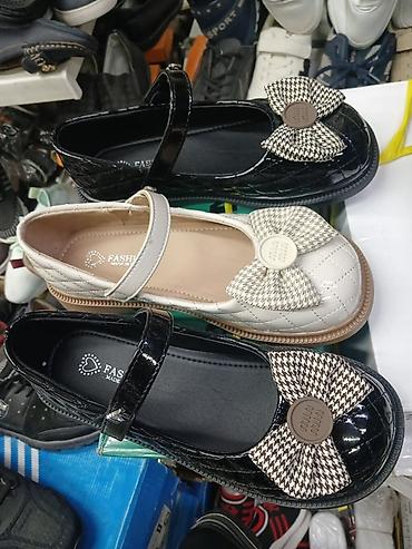 Другая женская обувь: Белые туфли Мэри Джейн для девочек с эффектным бантом спереди. Модель — 11