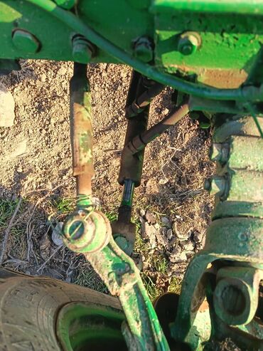 Traktorlar: Yaşıl rəngli təkərli kənd təsərrüfatı traktoru - Güclü dizel — 6