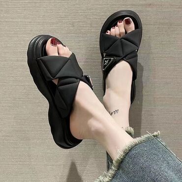 черная обувь: Новое сланцы
