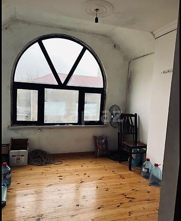 Köhnə tikili: 2 otaqlı mənzil – şəhər daxili məhəllədə Plan və sahə: - 2 ayrı otaq — 3