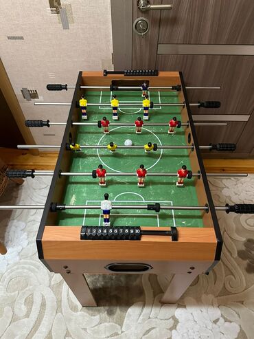 Digər idman və istirahət malları: Stolüstü futbol oyunu (foosball) masası - Kompakt ölçülü, taxta
