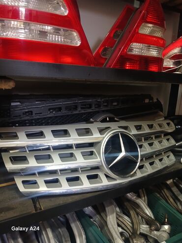 Arxa stopları: Mercedes-Benz — 6