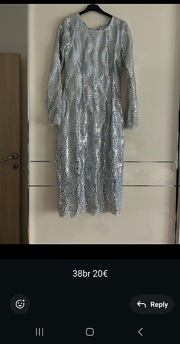 moda mi beograd: - Elegantna crno-bela haljina bez rukava, midi dužine. Kroj naglašava — 10