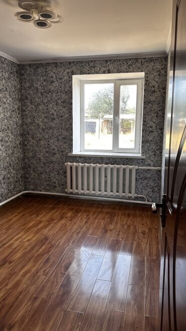 срочно продам дом в бишкеке: Комната с отделкой - Площадь визуально компактная, прямоугольная