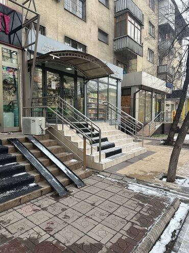 Другая коммерческая недвижимость: Токтогула/Калык Акиева напротив ТЦ Весна Сдается половина помещения