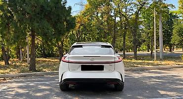 Продажа авто: Toyota bZ5: 2026 г., Автомат, Электромобиль, Лифтбек — 3