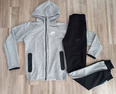 Gornji i donji deo: Nike ženska trenerka

Novo
Pamuk
Veličine xs s m l — 8