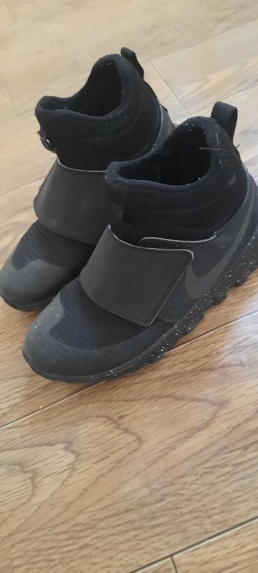 Детская обувь: Кроссовки Nike для девочки б/у оригинал в хорошем состоянии,чуть