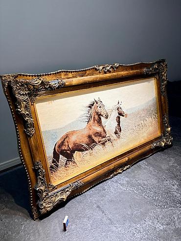 Ev üçün dekor: Dəbdəbəli çərçivədə xalça tablo "Qaçan Atlar" (120x70 sm) Qiymət: 160 — 5